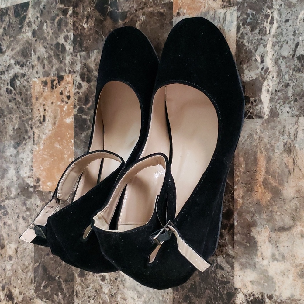 Shoes - Picture 2 of 3